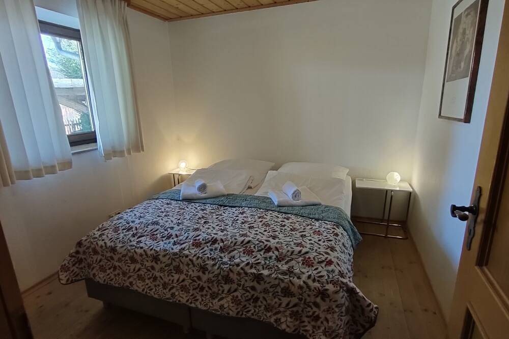 Ganze Wohnung, Bungalow 125qm, Terr., Garten, Küche, 3 Schlafzimmer, Wohnzimmer, 2 Bäder, Wlan in Ruhpolding, Bayerische Alpen
