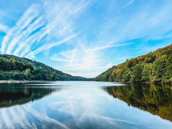 Location de vacances pour 4 personnes, avec vue ainsi que vue sur le lac et jardin dans Lac des Bariousses