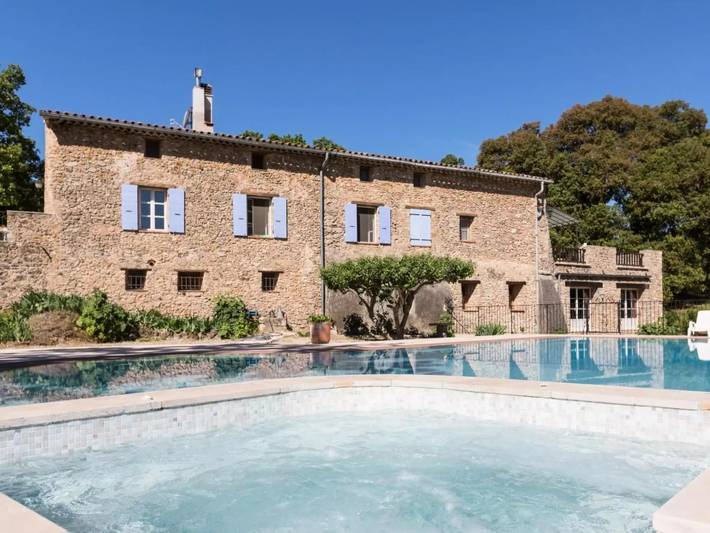 Gîte pour 2 personnes, avec Terrasse ainsi que Jardin et Piscine à Signes