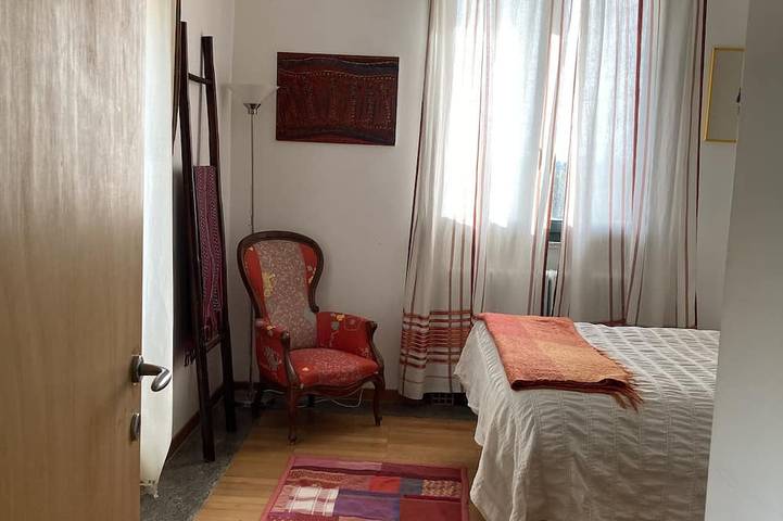 Villa con vetrata di fronte alla collina e il boschetto di bambù in Sacrofano, Provincia di Roma