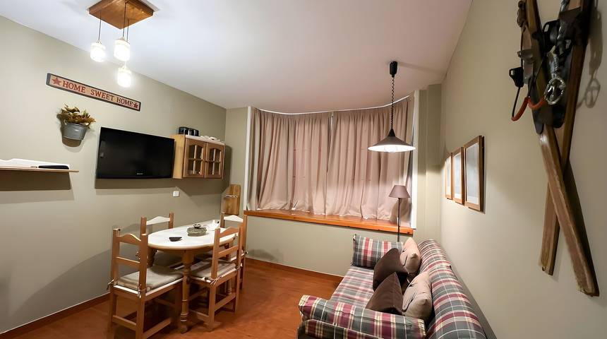 Entire apartment, Apartamento Con Garaje Cerca del telesilla in Sierra Nevada Ski Resort, Monachil