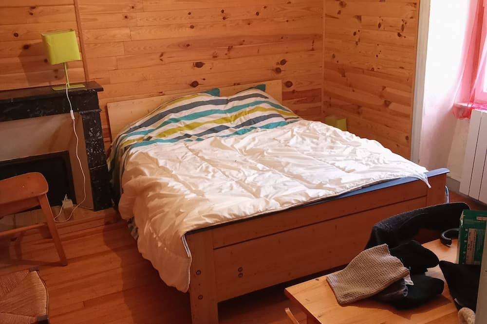 Village house 3 rooms 2 double beds and 2 bunk beds in Picherande, Parque Natural Regional Volcans d'Auvergne