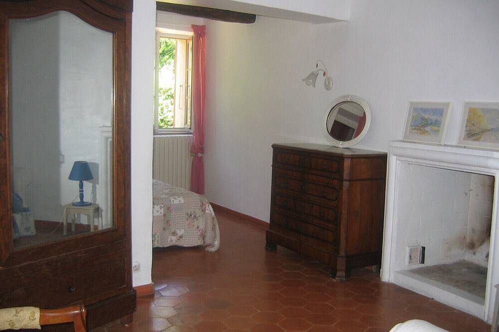 Gîte de charme avec piscine et tennis au cœur de la nature in Les Mées, Alpes-de-Haute-Provence