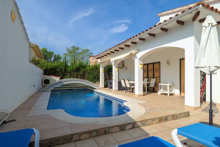 Chalet para 8 personas, con piscina y terraza en Cataluña - 4