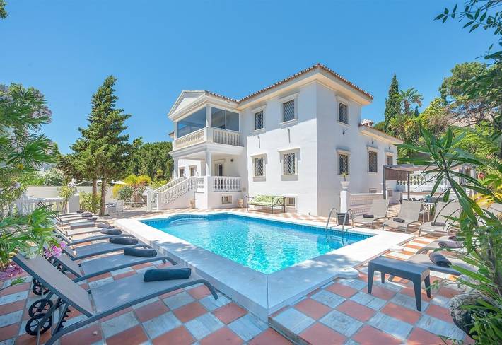 Ferienhaus für 15 Personen, mit Balkon und Garten sowie Sauna in Marbella