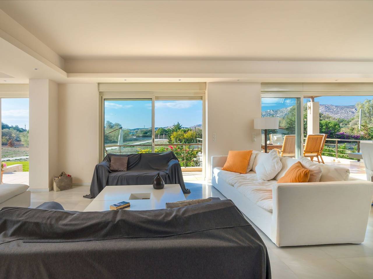 Ferienvilla auf einem privaten und sicheren Grundstück in Agios Konstantinos (Attika), Regionalbezirk Ostattika