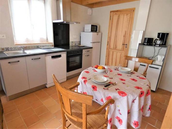 Gîte pour 2 personnes, avec jardin et vue, adapté aux familles à Pey - 4