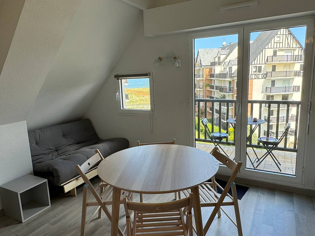 Appartement entier, Appartement rénové 2 pièces, face mer, Cabourg in Cabourg, Région de Caen