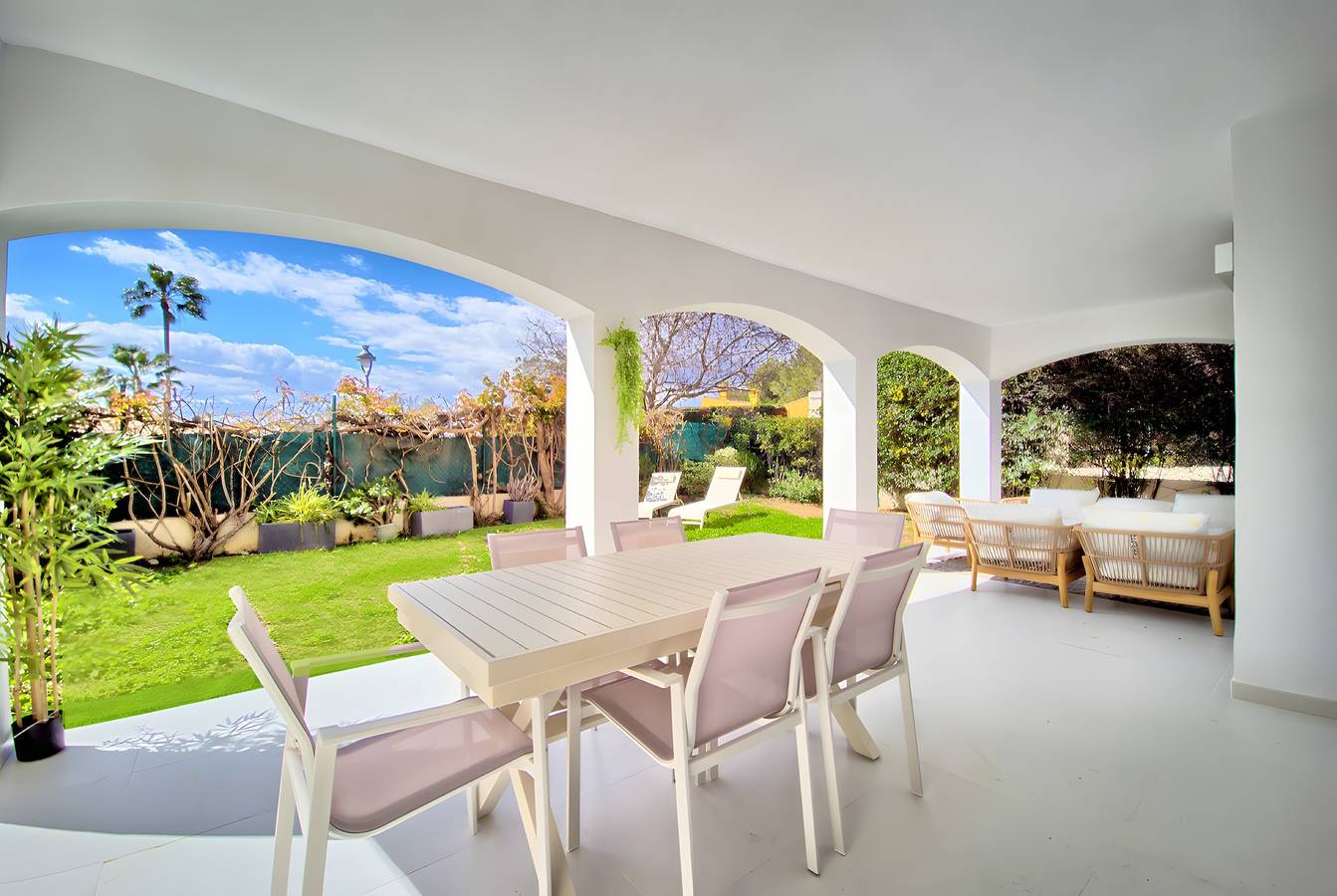 Apartamento inteiro, Apartamento de luxo em Marbella com terraço e jardim in Artola, Marbella