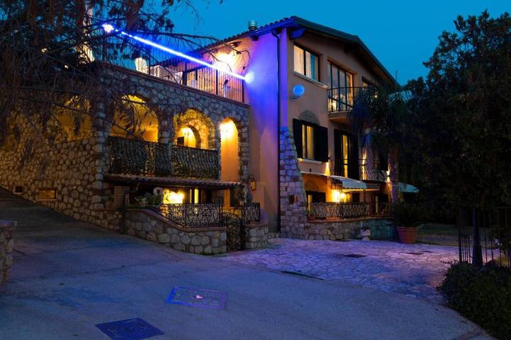 Ferienhaus für 4 Personen, mit Balkon und Terrasse sowie Garten und Ausblick in Marina di Camerota