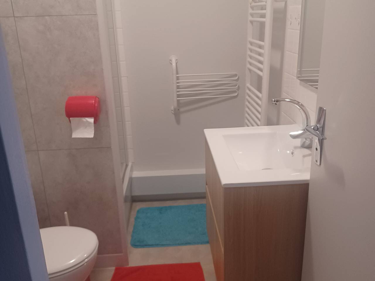 Studio entier, Studio calme avec parking à Super Besse in Lac Pavin, Besse-et-Saint-Anastaise