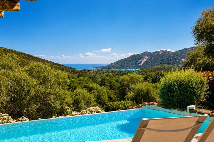 Villa pour 4 personnes, avec terrasse et piscine, adapté aux familles à Porto-Vecchio