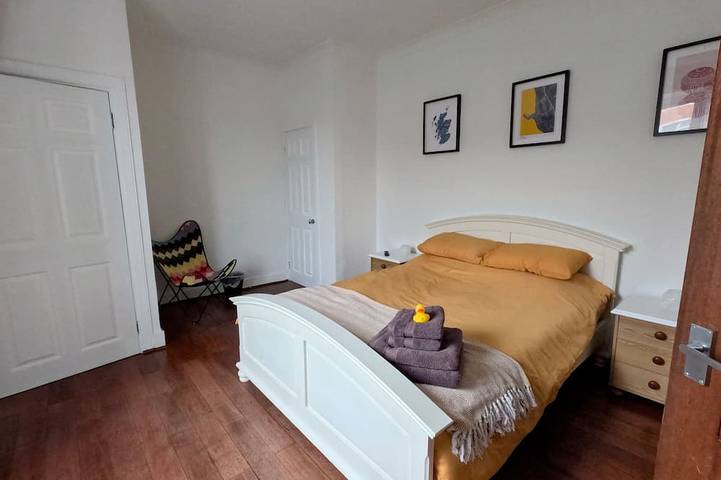 Ganze Wohnung, Troon town centre apartment. Great for golf, beach, coastal walks and much more. in Troon, Firth Of Clyde
