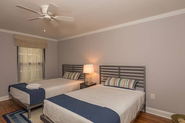 Vacation rental for 8 people, with pool and balcony as well as hot tub in Wild Dunes