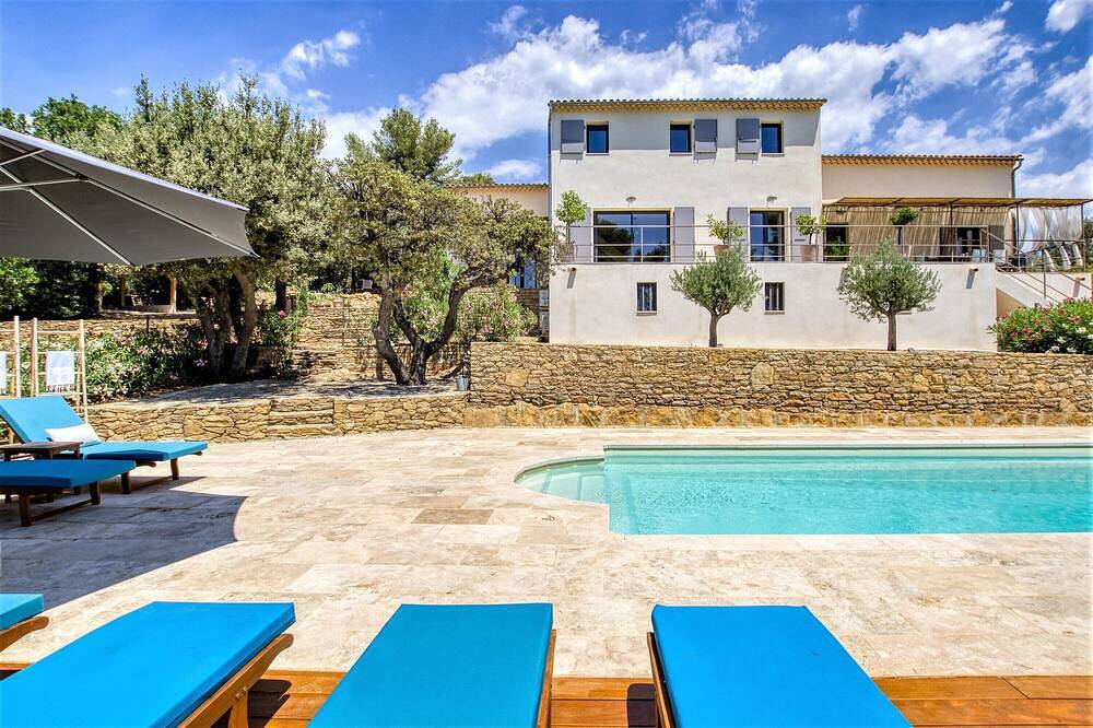 Villa pour 10 Personnes dans Le Beausset, Parc naturel régional de la Sainte-Baume