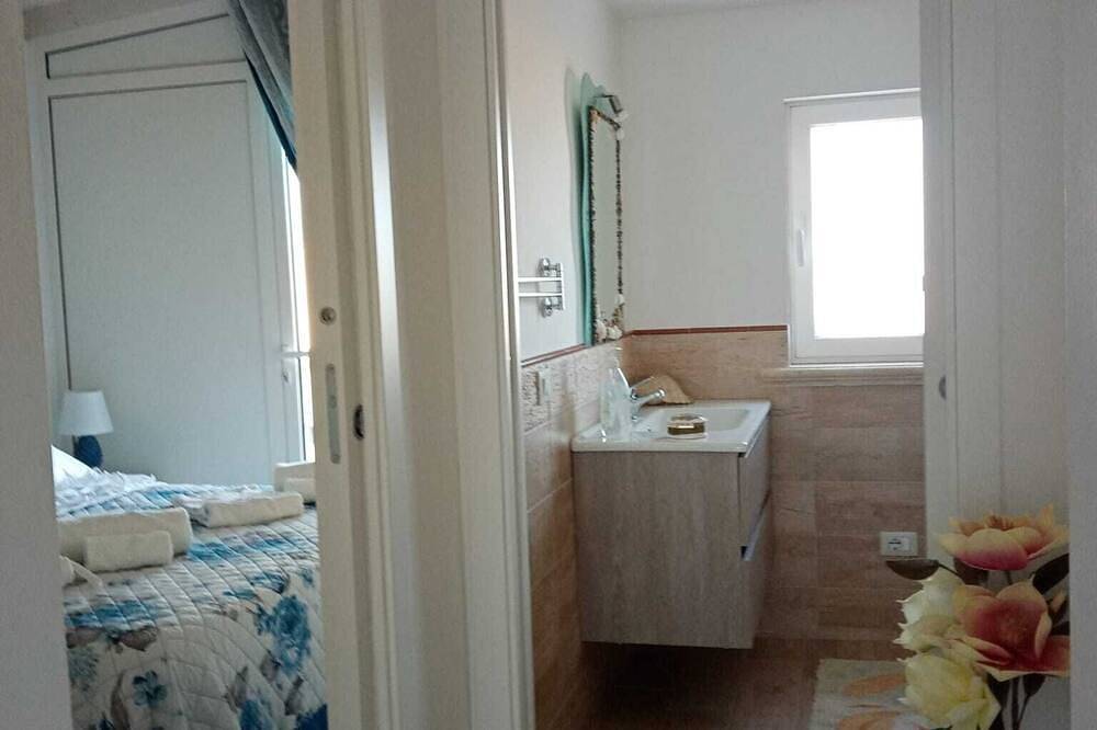 Appartamento intero, La Terrazza Solarium in centro storico 70m Dalla stazione dei treni 700mdal mare in Santa Flavia, Provincia di Palermo