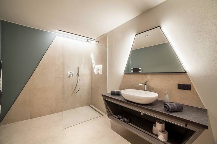 Ganzes Studio, Einzimmerapartment 'Garden Lodge Exclusive Two' mit Bergblick, privater Terrasse und Wlan in Saltaus, St. Martin in Passeier