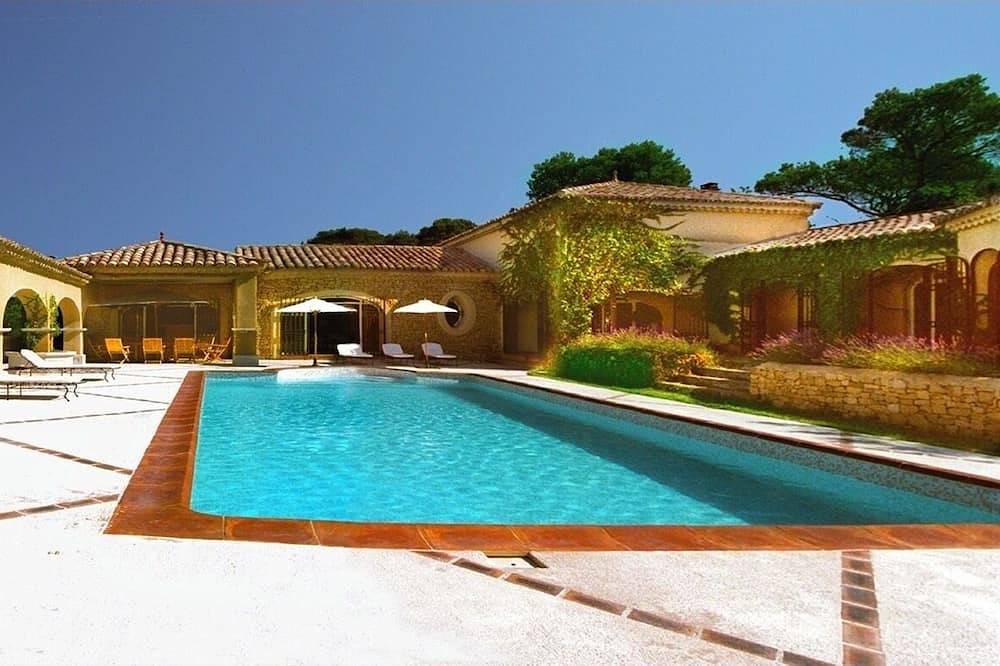 Hacienda provenzal - piscina climatizada interior y exterior, sauna, jacuzzi in Mondragon, Vaucluse