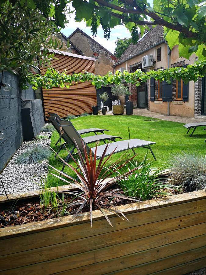 Location de vacances pour 12 personnes, avec Jacuzzi ainsi que Terrasse et Jardin à Venizy