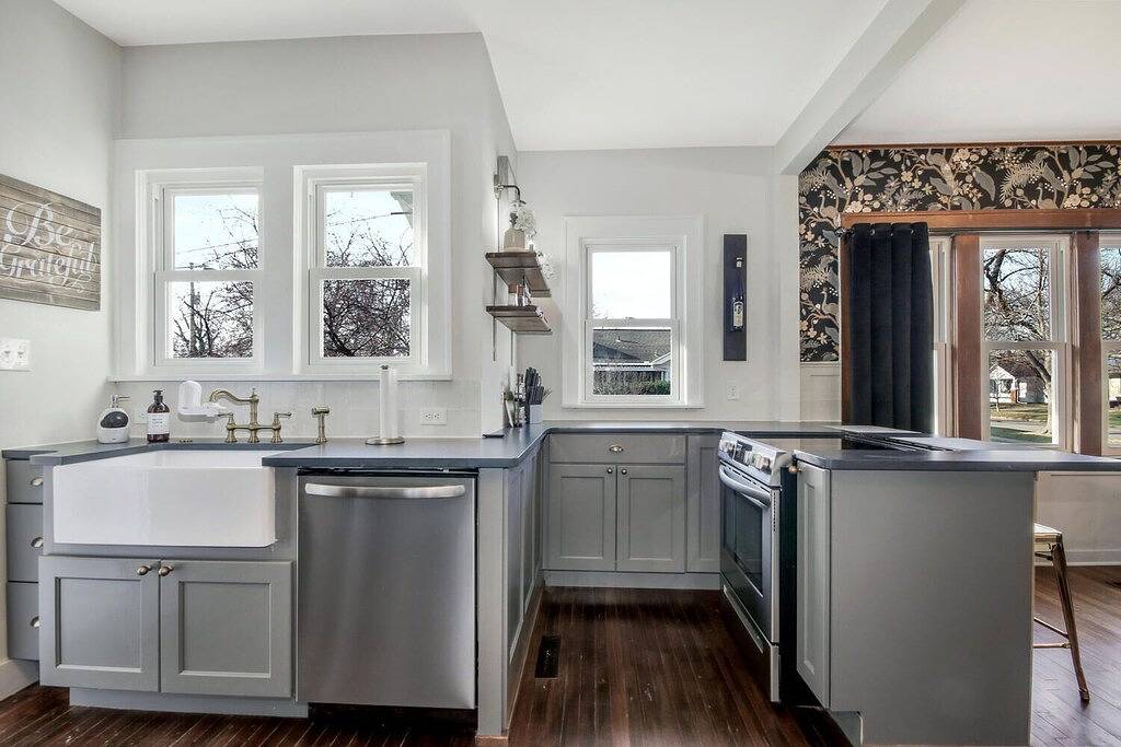 Bluebird Bungalow Spacious Home Ideal for Families and Large Groups in Wichita, Kansas