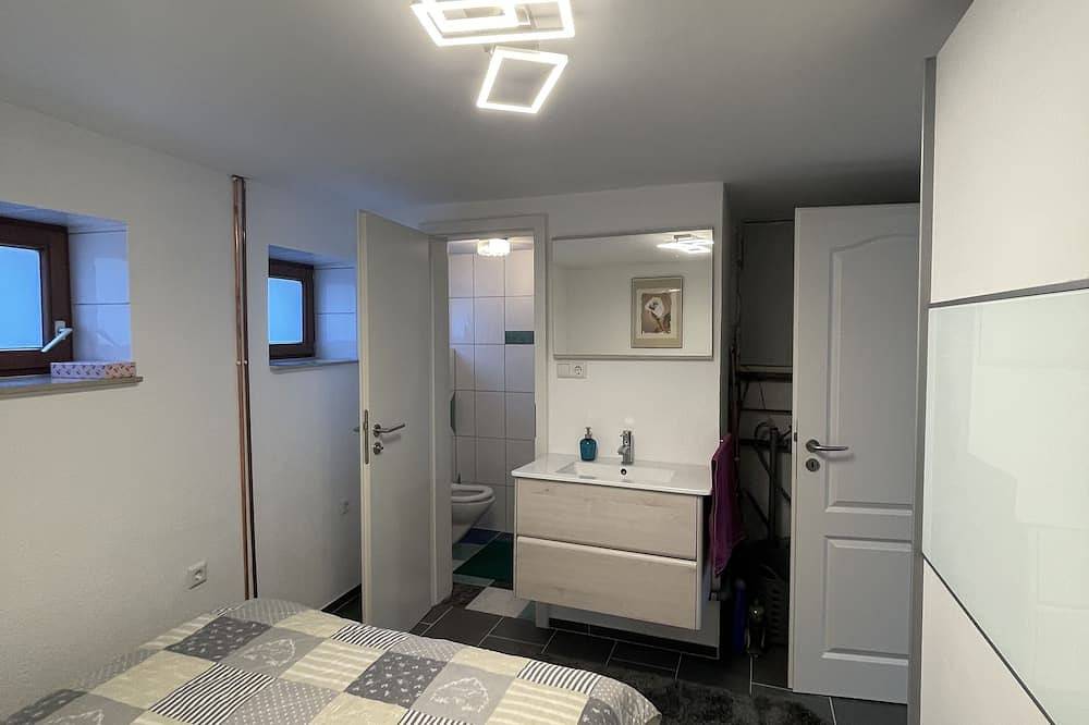 Ganze Wohnung, Moderne 2-Zimmer-Apartment nahe Daimler in Böblingen, Nordschwarzwald