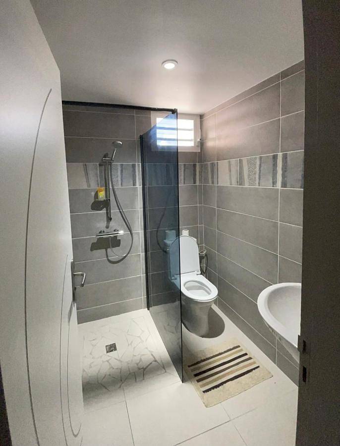 Location de vacances pour 2 personnes, avec terrasse et sauna ainsi que jacuzzi et piscine à Kourou - 4