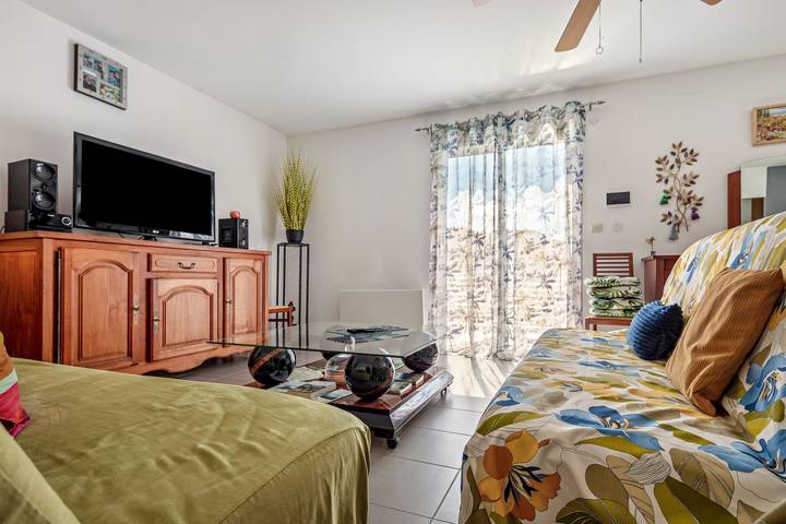 Appartamento intero, L'Enclos – Nel cuore del villaggio delle Cévennes, terrazza privata e vista sulle montagne in Saint-Étienne-Vallée-Française, Cevenne
