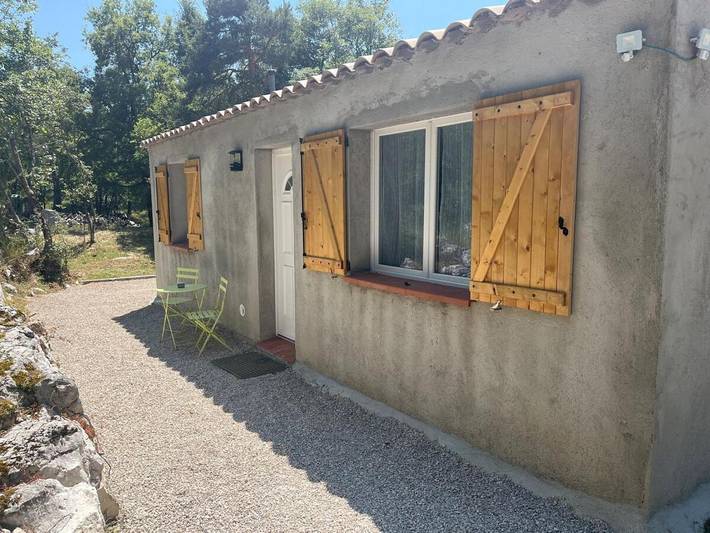 Gîte pour 4 personnes, avec jardin et terrasse à Caussols
