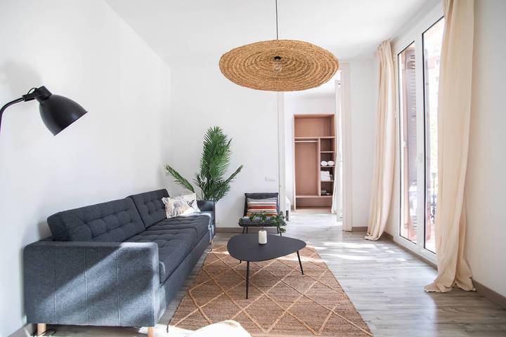 Ganze Wohnung, Ferienwohnung für 6 Personen mit Balkon in Barcelona Zentrum, Barcelona