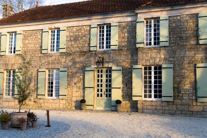 Location de vacances pour 8 personnes, avec piscine et jardin à Lorignac - 2