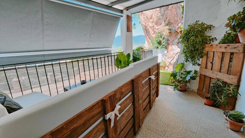 Location de vacances pour 8 personnes, avec vue ainsi que jardin et vue sur le lac à Hornos - 3