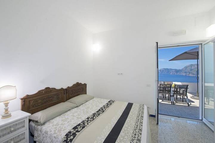 Ganze Wohnung, Schüchterner Praiano mit Blick auf Capri und Positano in Gavitella beach, Praiano
