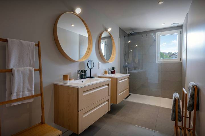 Villa pour 8 personnes, avec piscine ainsi que sauna et jardin sur le Lac d'Annecy - 3