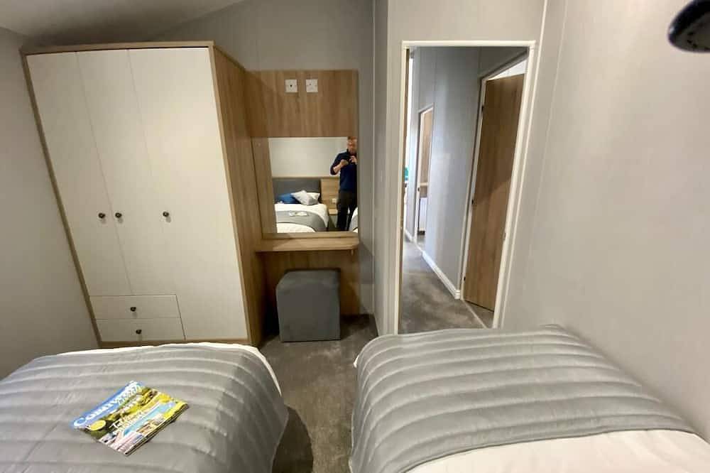 New lodge holiday lodge. Use facilities onsite. Dog friendly. Beaches close by in Newquay, Cornwall