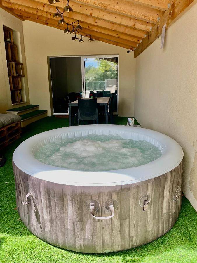 Appartement de vacances pour 2 personnes, avec Jacuzzi ainsi que Terrasse et Jardin