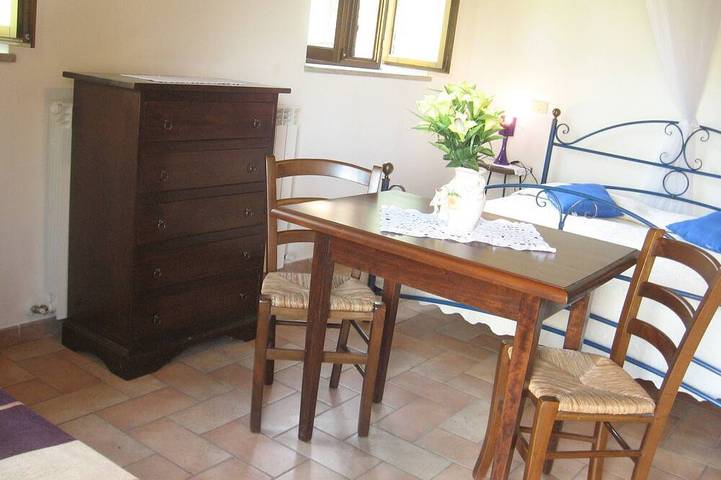 Apartamento entero, Lovely panorama, pool and valley view, equipped with kitchenette. in Cagli, Valle del Metauro