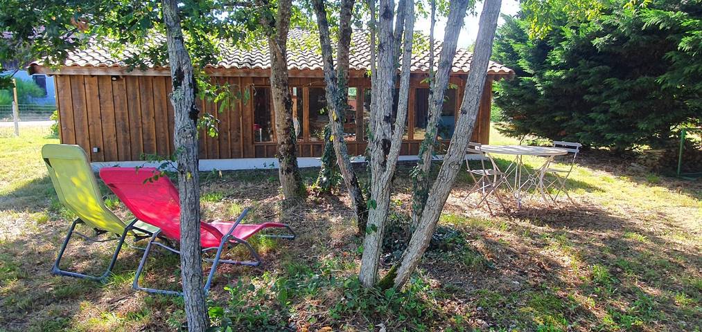 Gîte pour 3 personnes, avec jardin à Commensacq