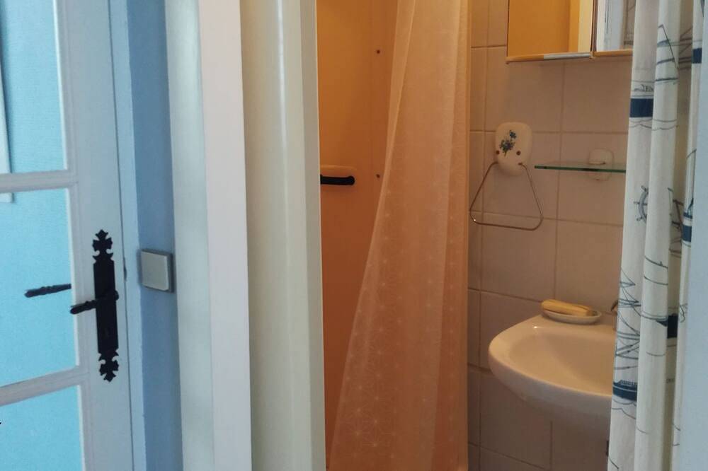 Entire apartment, Sea view in Luc-sur-Mer, Caen region