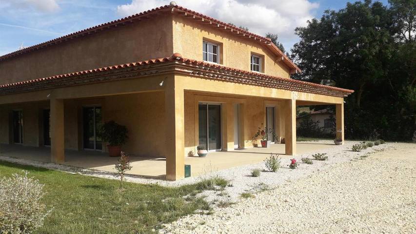 Location de vacances pour 12 personnes, avec jardin et piscine, animaux acceptés à Lavardens - 2