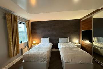 Apartment for 5 People in Swindon, North Wessex Downs, Photo 1