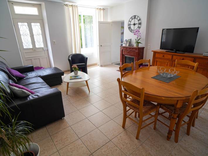 Casa renovada cerca de Guédelon, 3 habitaciones, jardín con juegos, cerca de tiendas in Levis, Auxerre region