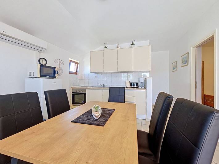 Ferienwohnung für 5 Personen, mit Balkon und Garten in Grad Šibenik - 4