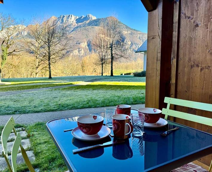 Appartement de vacances pour 2 personnes, avec piscine et vue ainsi que sauna et jardin