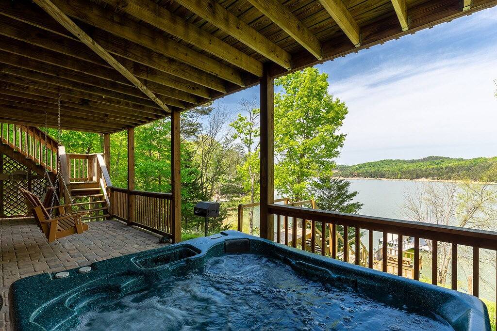 Sunset Breeze | Luxury Lakeside Cabin- Private Dock+ Hot Tub in Douglas Lake