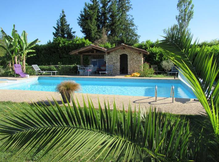 Gîte pour 8 personnes, avec jardin ainsi que piscine et terrasse
