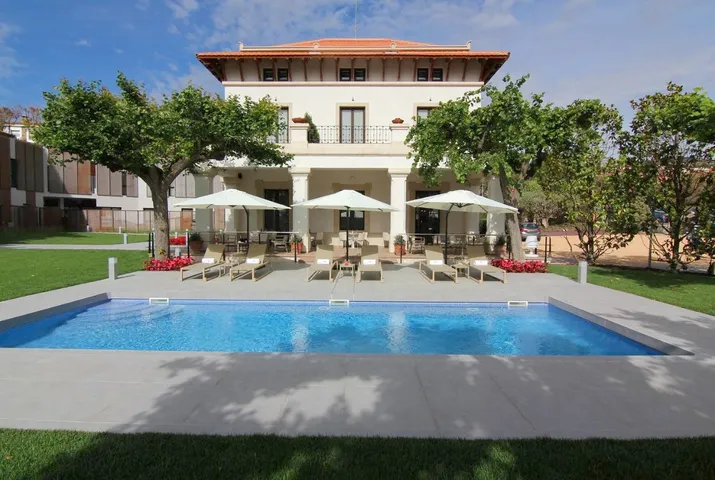 Hotel für 10 Personen, mit Garten und Terrasse - 1