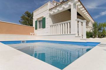 Villa for 4 People in Pucisca, Brac, Photo 4