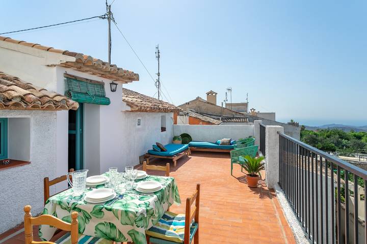 Holiday Home 'Casa Clara' with Sea View, Private Terrace and Wi-Fi in Aigües, Costa Blanca