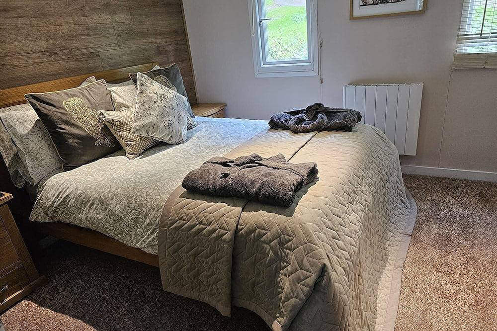 Rowan Tree Lodge with Hot Tub, a beautiful Woodland Retreat in Shropshire in Shropshire Hills
