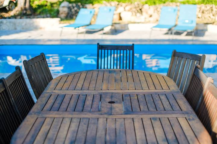 Entire studio, Studio Apartment 'Soleil Et Palmiers' with Shared Pool, Wi-Fi and Air Conditioning in Spéracèdes, Mediterranean Coast (France)